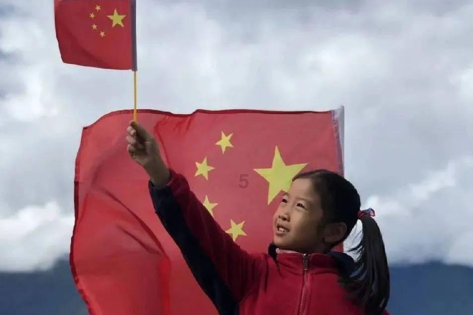 比拼亮赛勇争先 学赶争超再出发 |泸州市自然资源和规划局江阳区分局举行2023年度中层干部(负责人)述职述廉评议会